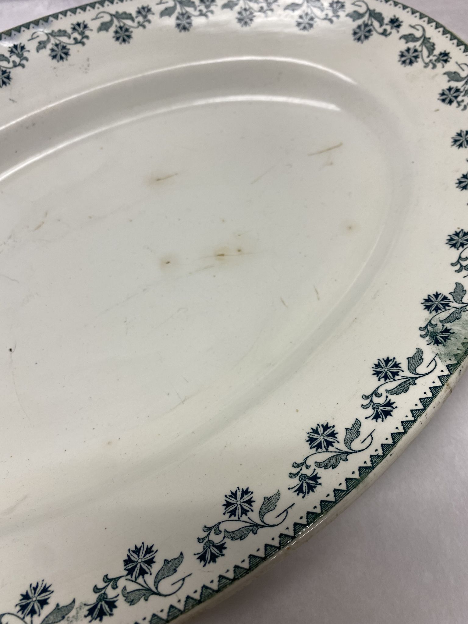Plat Terre de Fer motif Georgette
