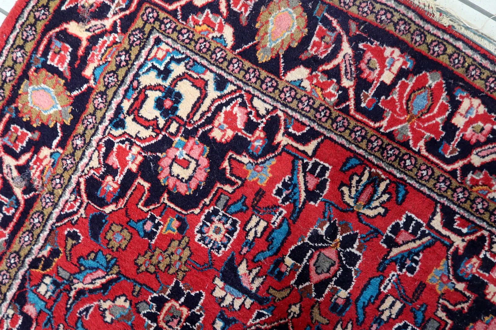 Ancient Persian Kashan carpet, handmade, 131 cm x 205 cm, 1920s.