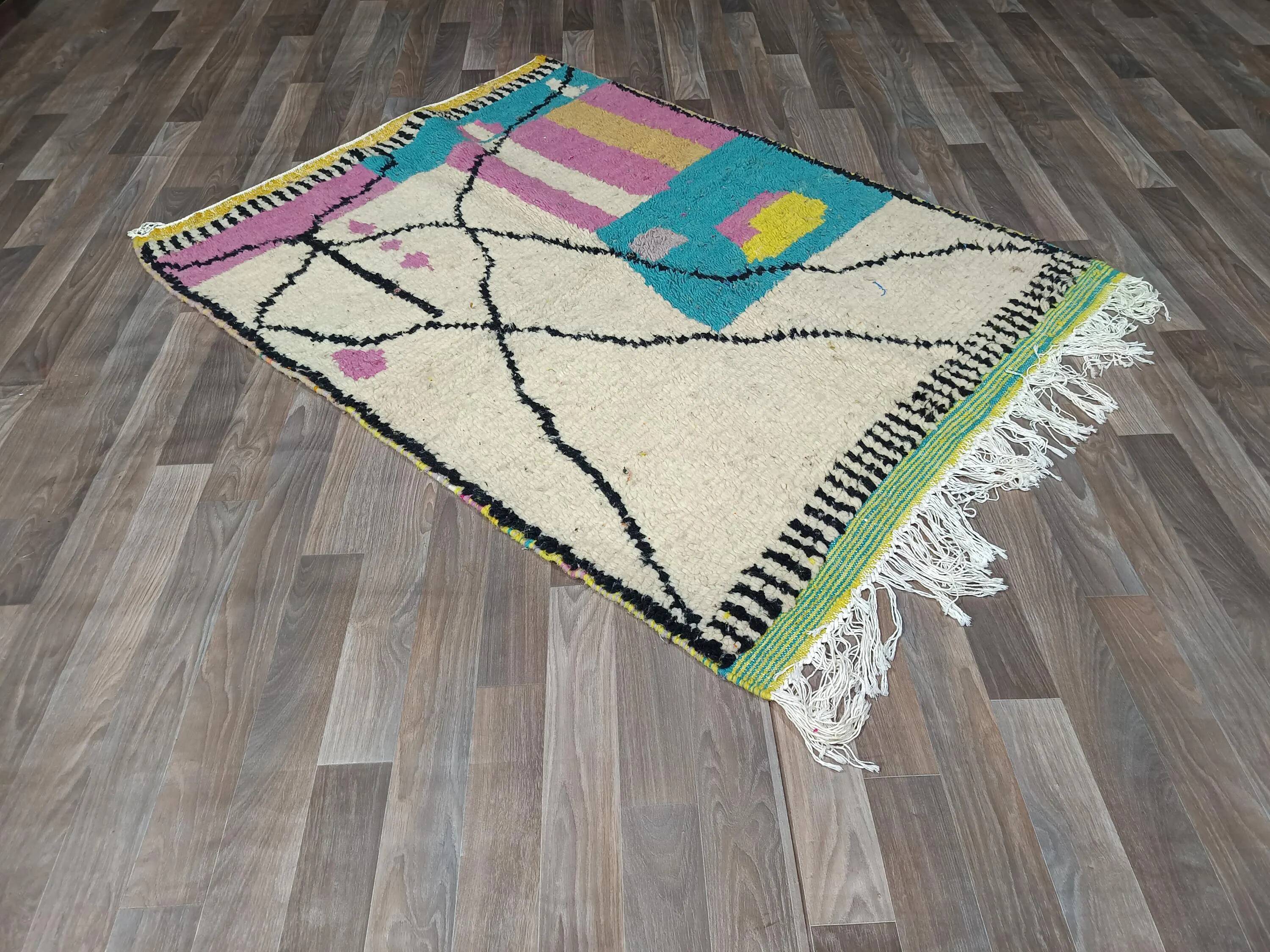 Handmade traditional carpet 250cm x 150cm Moroccan