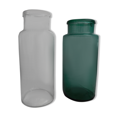 Deux vases en verre