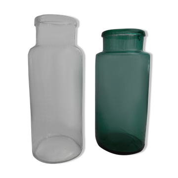 Deux vases en verre