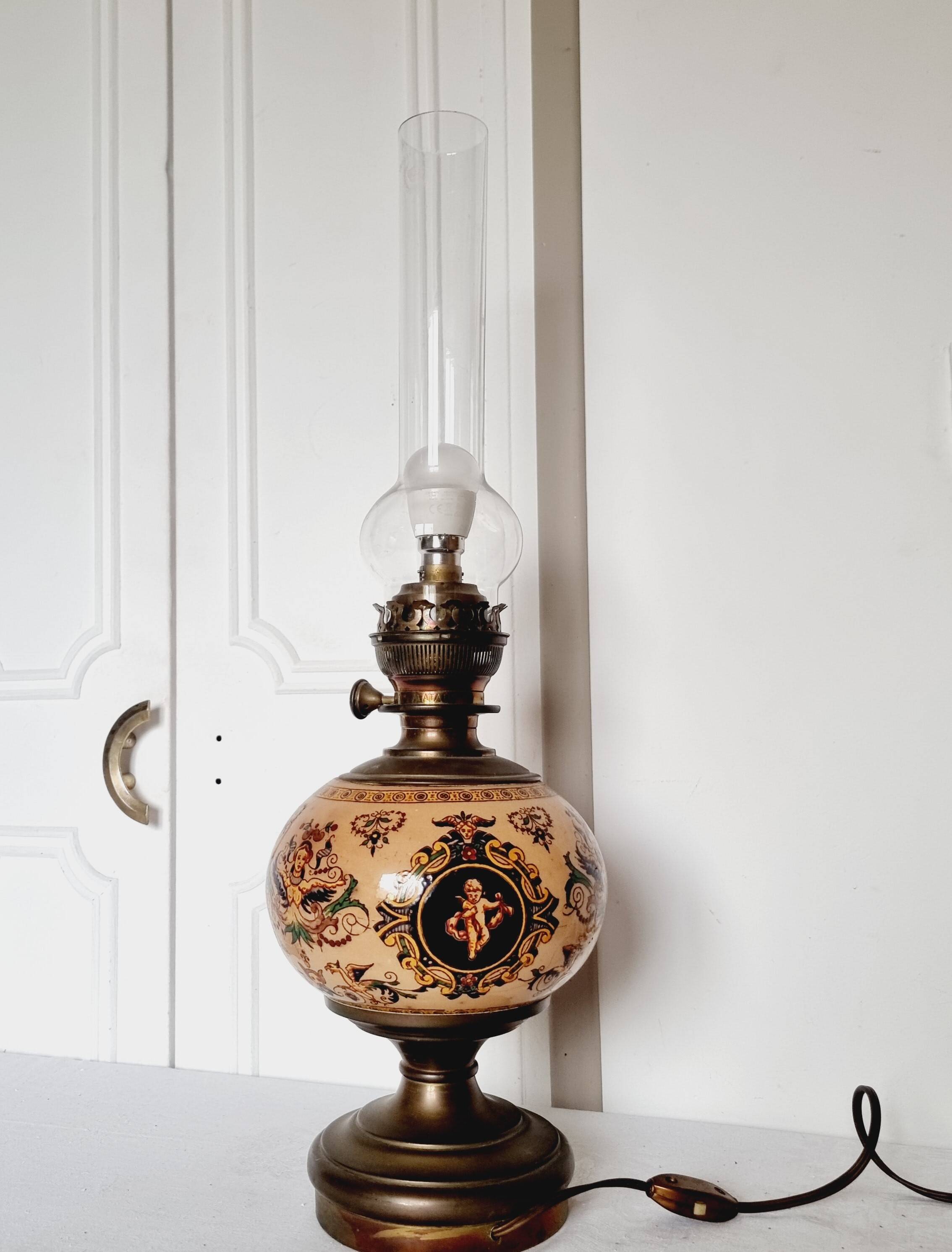 Electrified oil lamp in bronze and hand-painted Gien earthenware