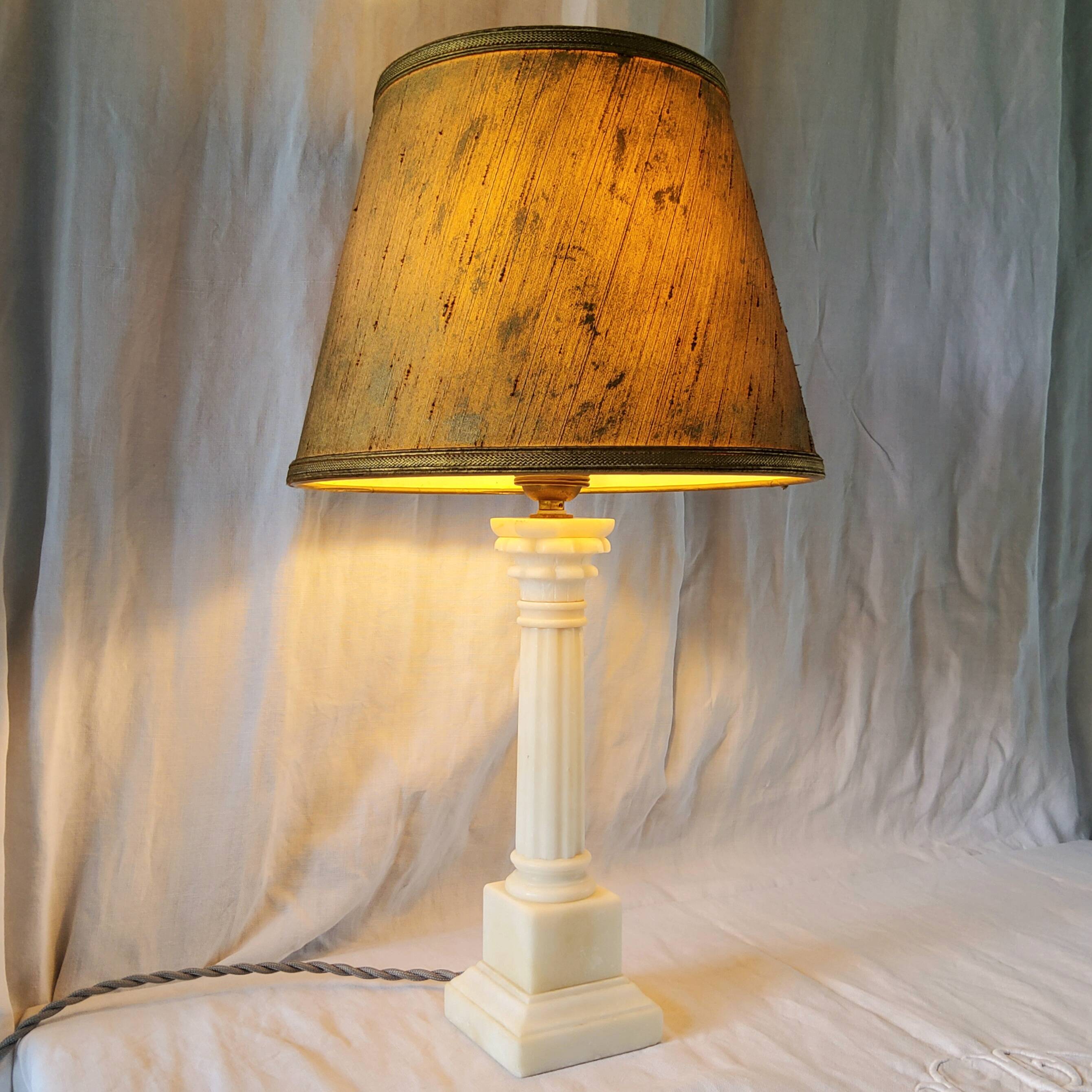 Lampe italienne en albâtre sculpté