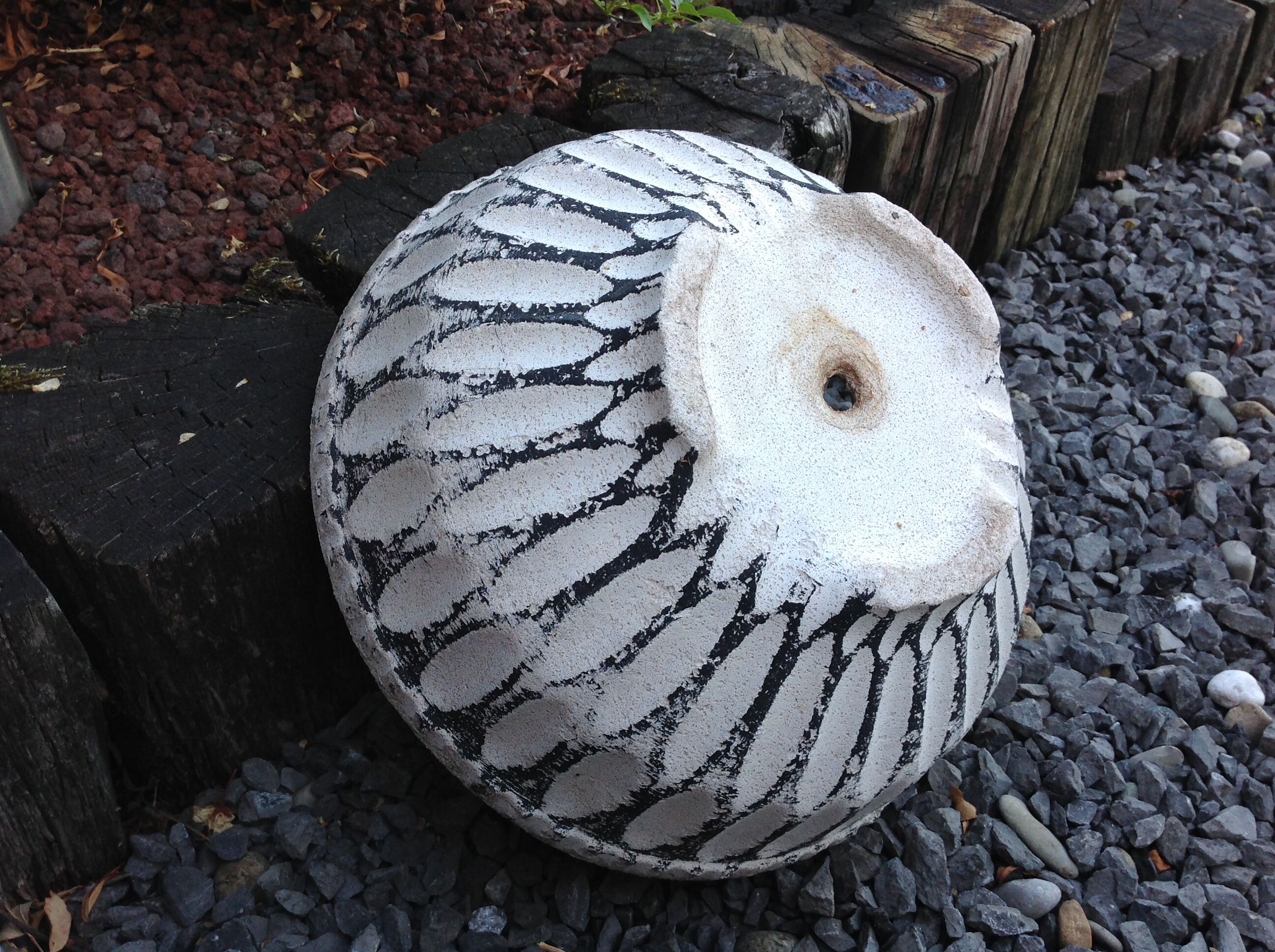 Round planter vintage concrete structured 60, 70 years