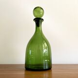 Bouteille à carafe en verre vert avec bouchon rond dans le style du verre Blenko ou Empoli