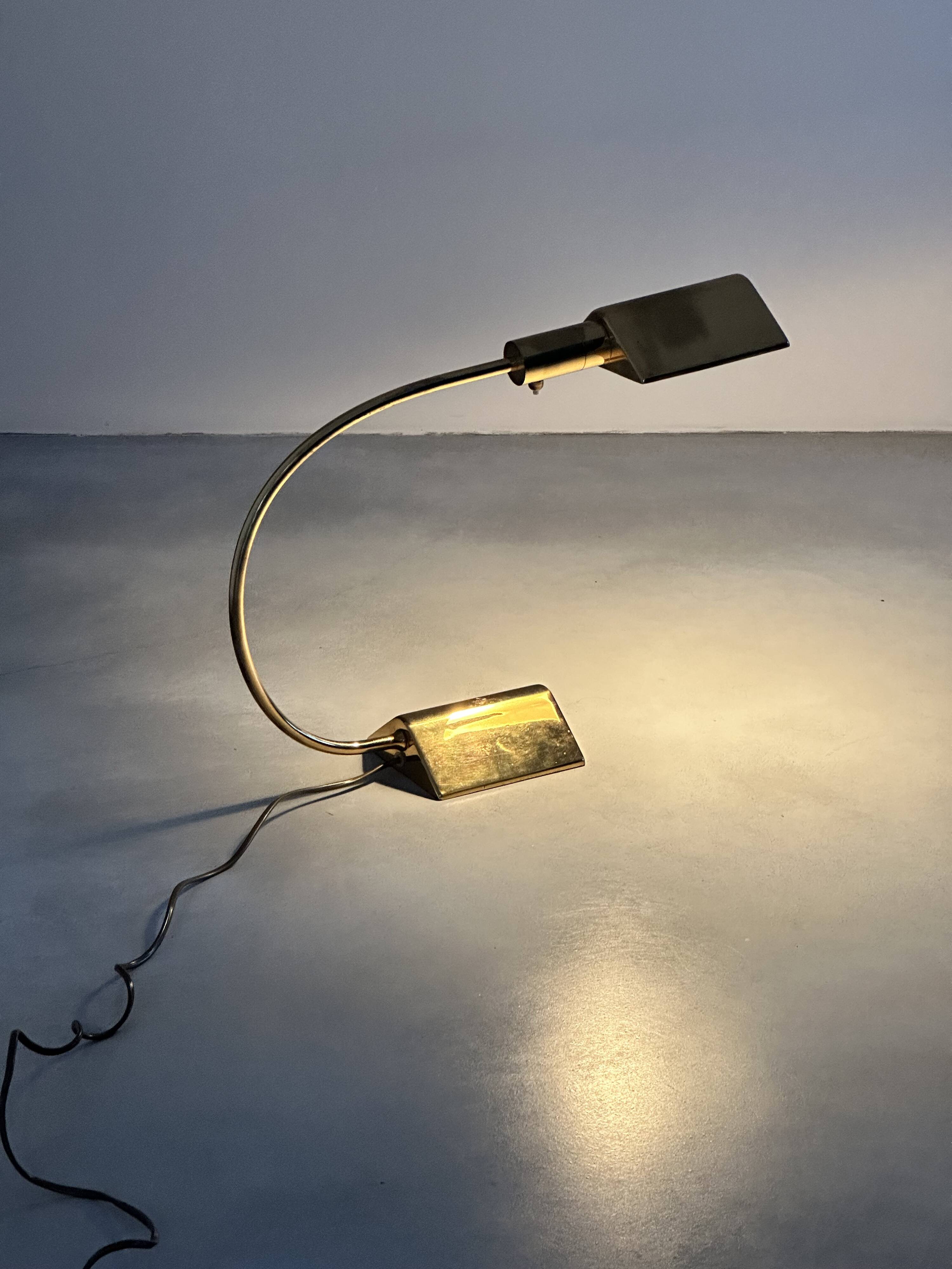 Lampe design de bureau ou de table Vintage en laiton de Boulanger Belgique 1970
