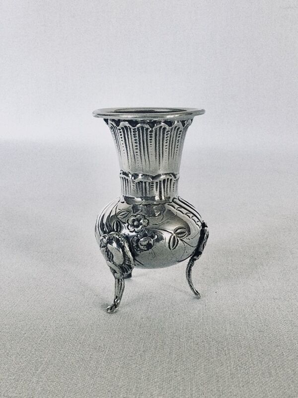 Vase tripode soliflore en argent