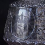 Carafe soufflée à la main et monogrammée F, France XIXe siècle