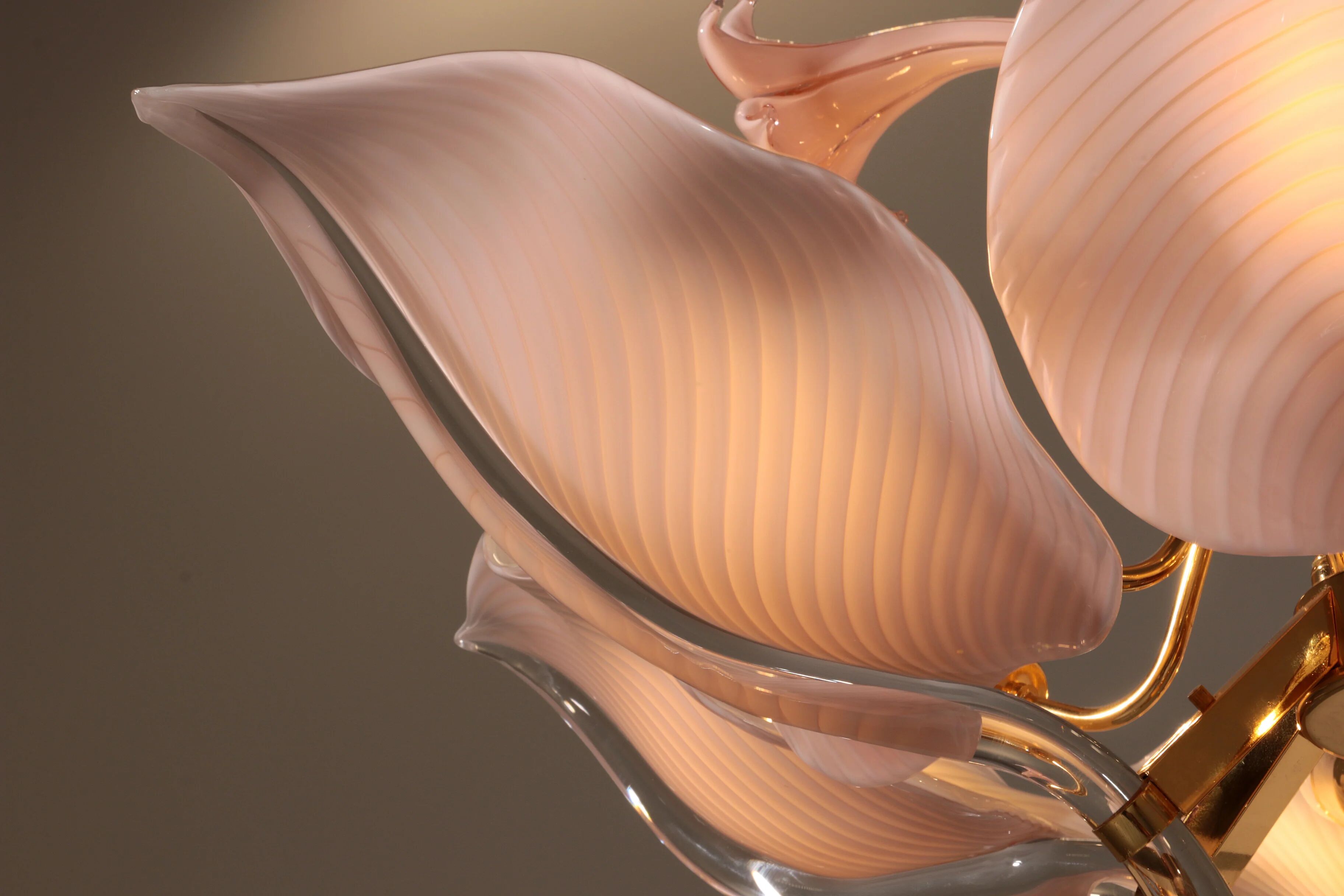 Lys rose, spectaculaire lustre de Murano par Franco Luce, 1970
