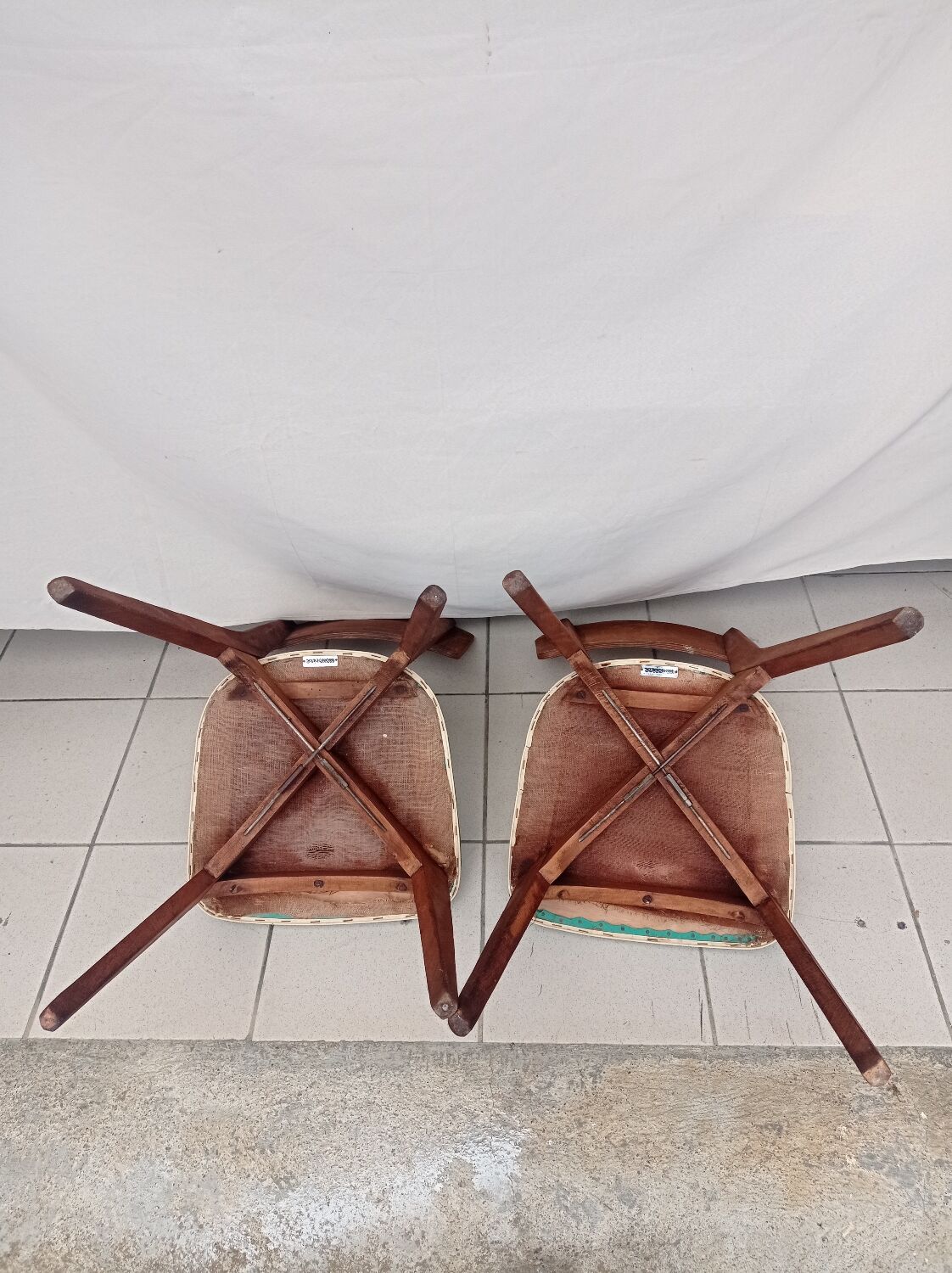 One-piece chairs