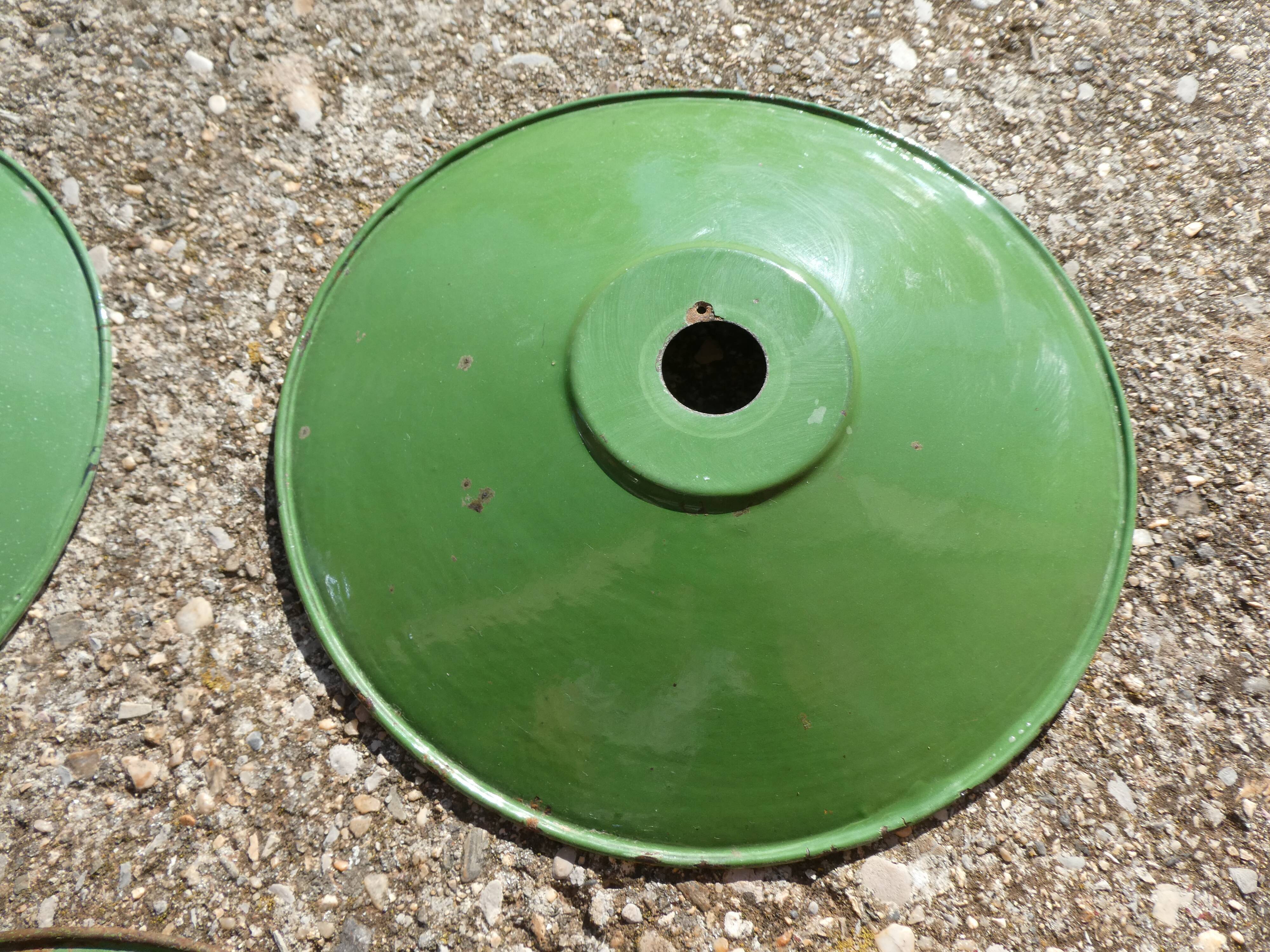Set of 3 green lampshades in vintage enamelled sheet metal