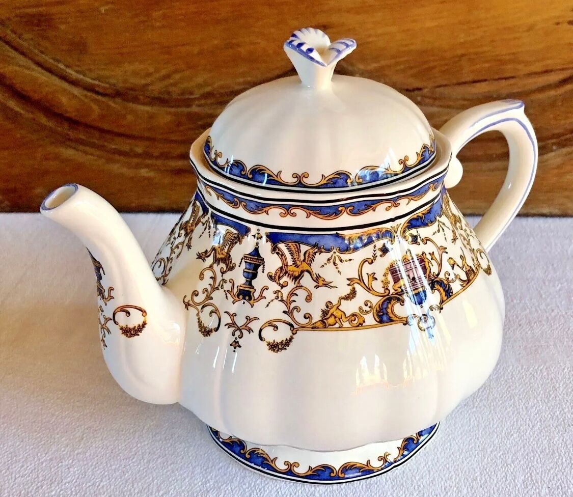 Gien teapot model children at the Dionysus press