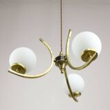 Lustre mid-century en laiton et opaline, italie