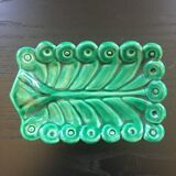 Stylized leaf pocket emptier