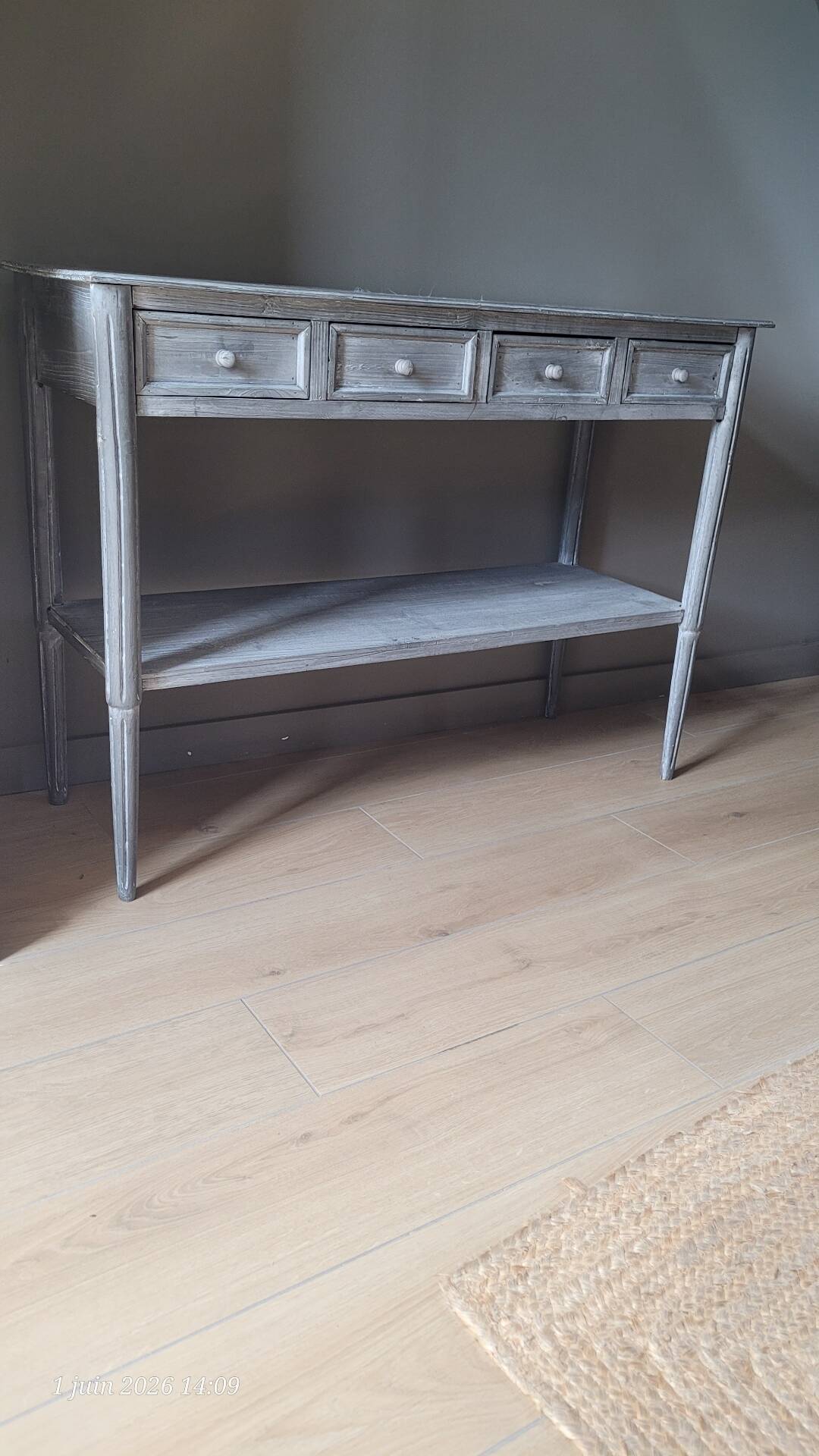 Light grey wooden console