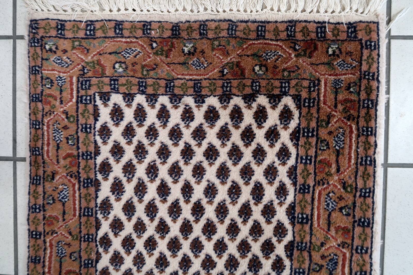 Tapis vintage indien Seraband fait main en laine – 56 x 89 cm – Années 1970
