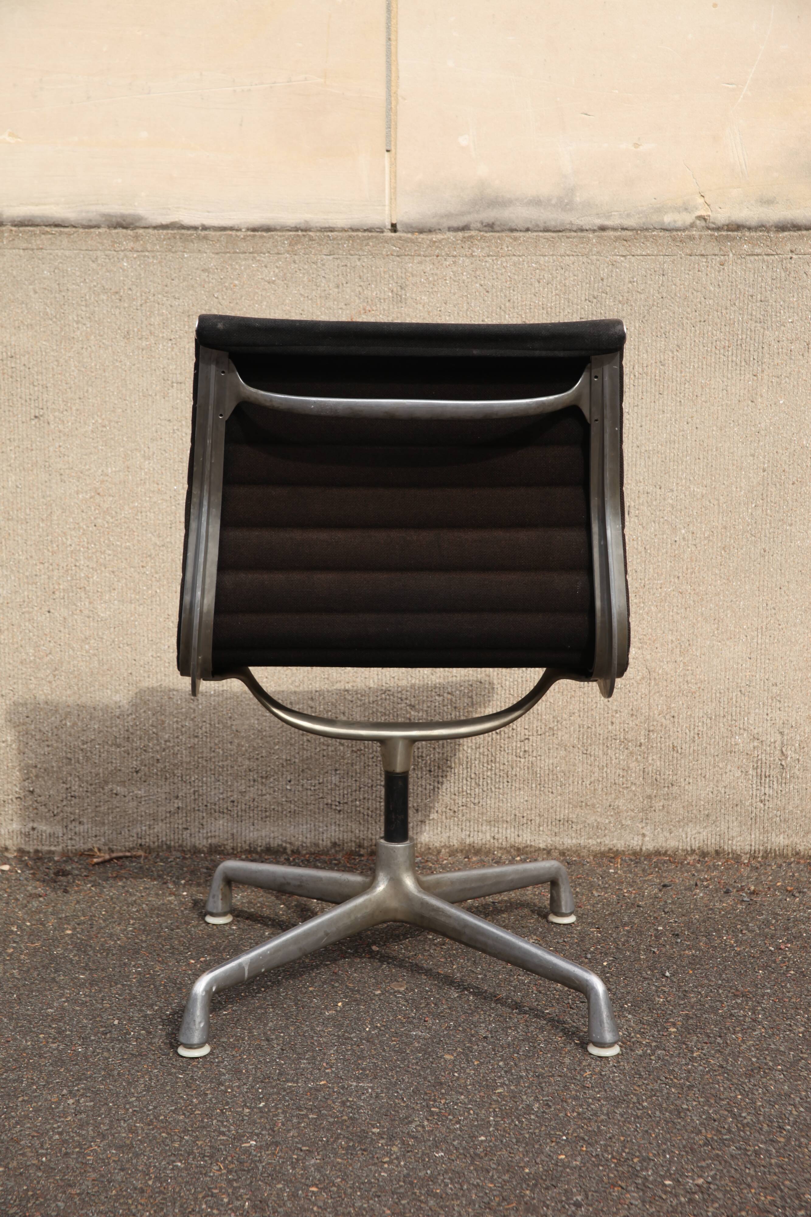Chaise de bureau Eames pour Herman Miller EA 106