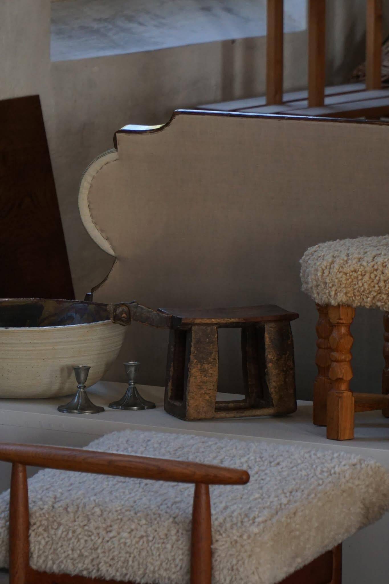 Lobi stool in carved wood from the early 20th century, Burkina Faso, Africa.