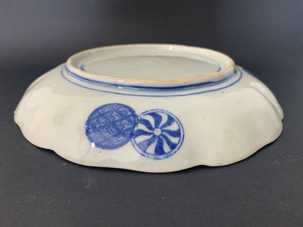Assiette creuse chinoise inspirée de la famille bleue de la compagnie des Inde, milieu du 19e siècle