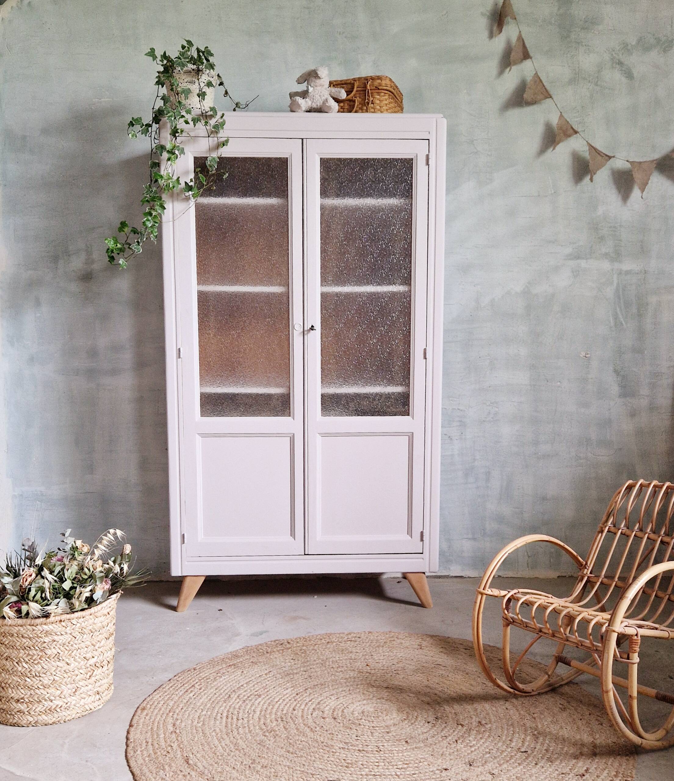 Beautiful vintage display cabinet