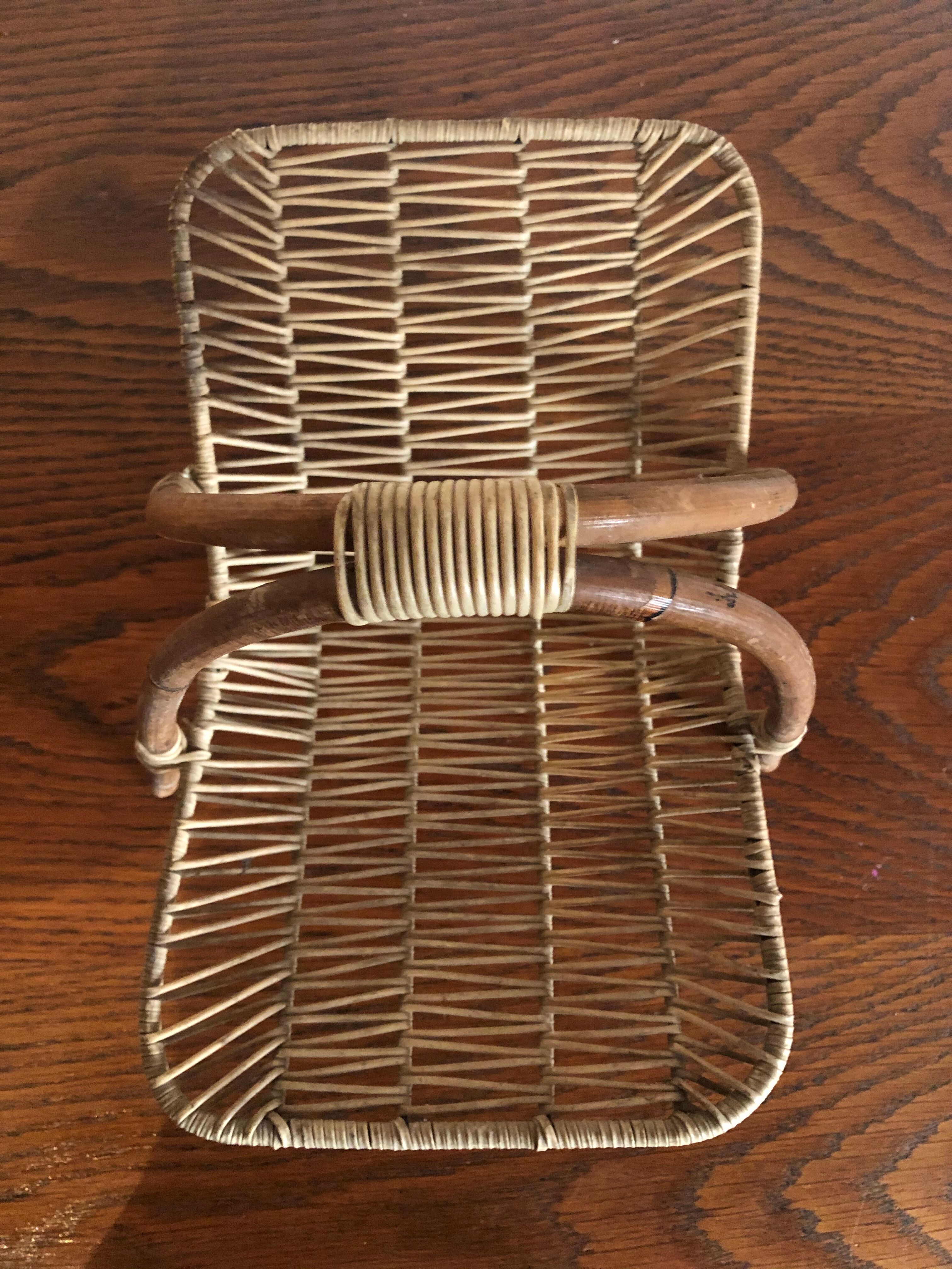 Old basket with rattan fruit and scoubidou yarn 50s