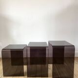 Ensemble de 3 tables basses gigognes en plexi fumé / violet années 70