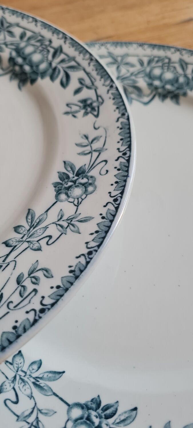 Set of 7 iron clay plates