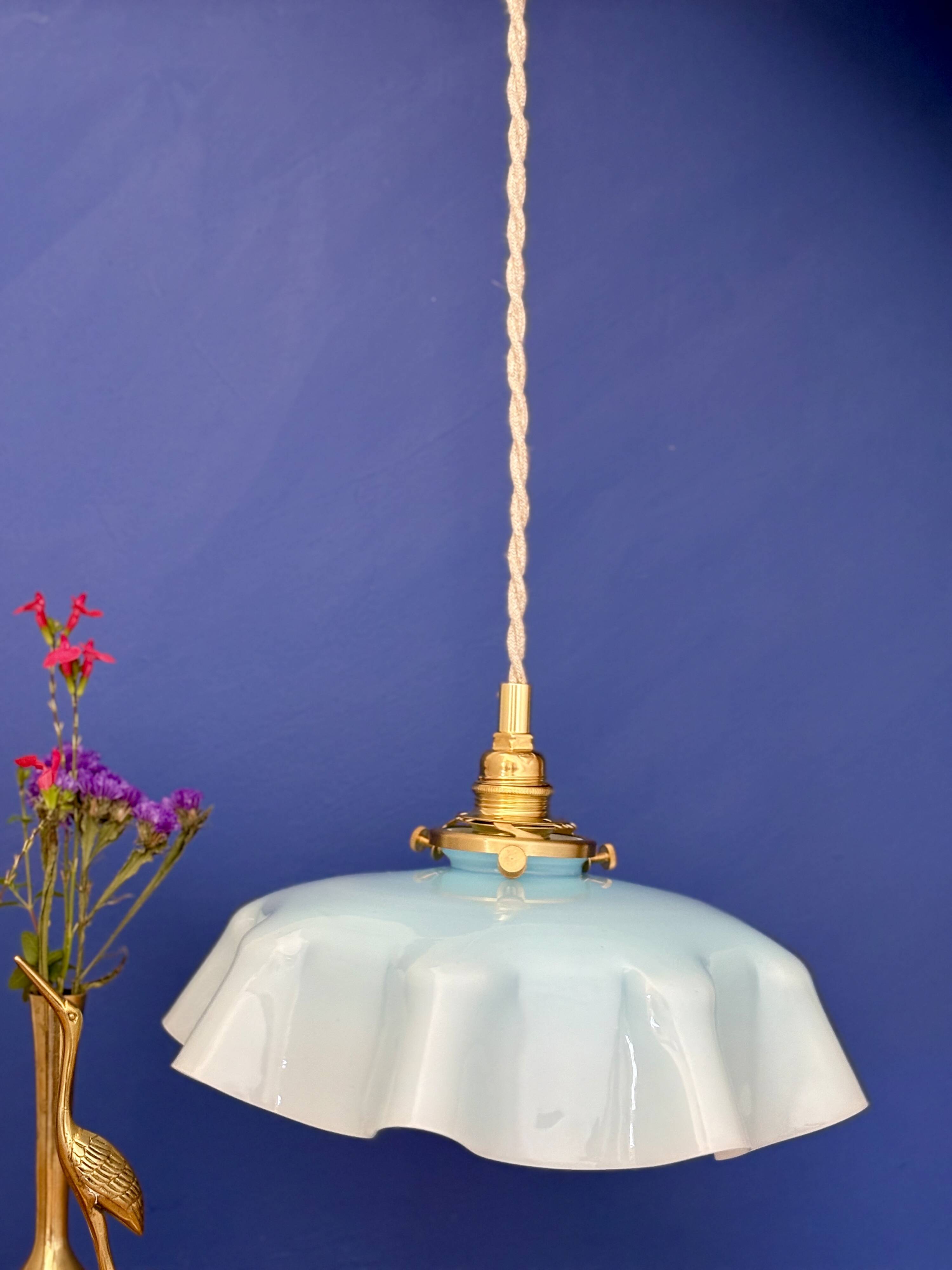 Suspension abat-jour vintage en opaline bleue