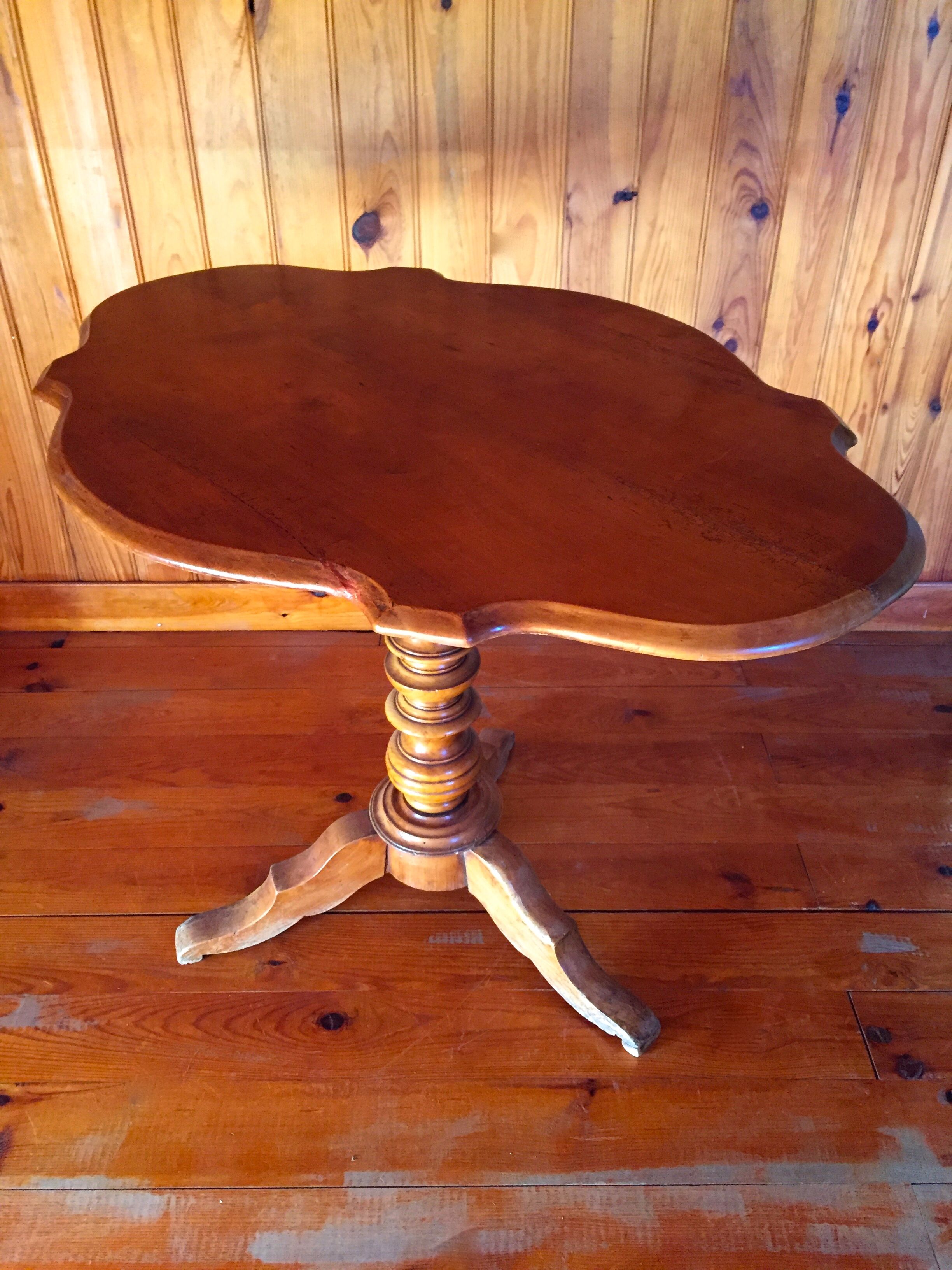 Antique furniture table 19th pedestal table oval tripod shape violin walnut solid provincial crafts