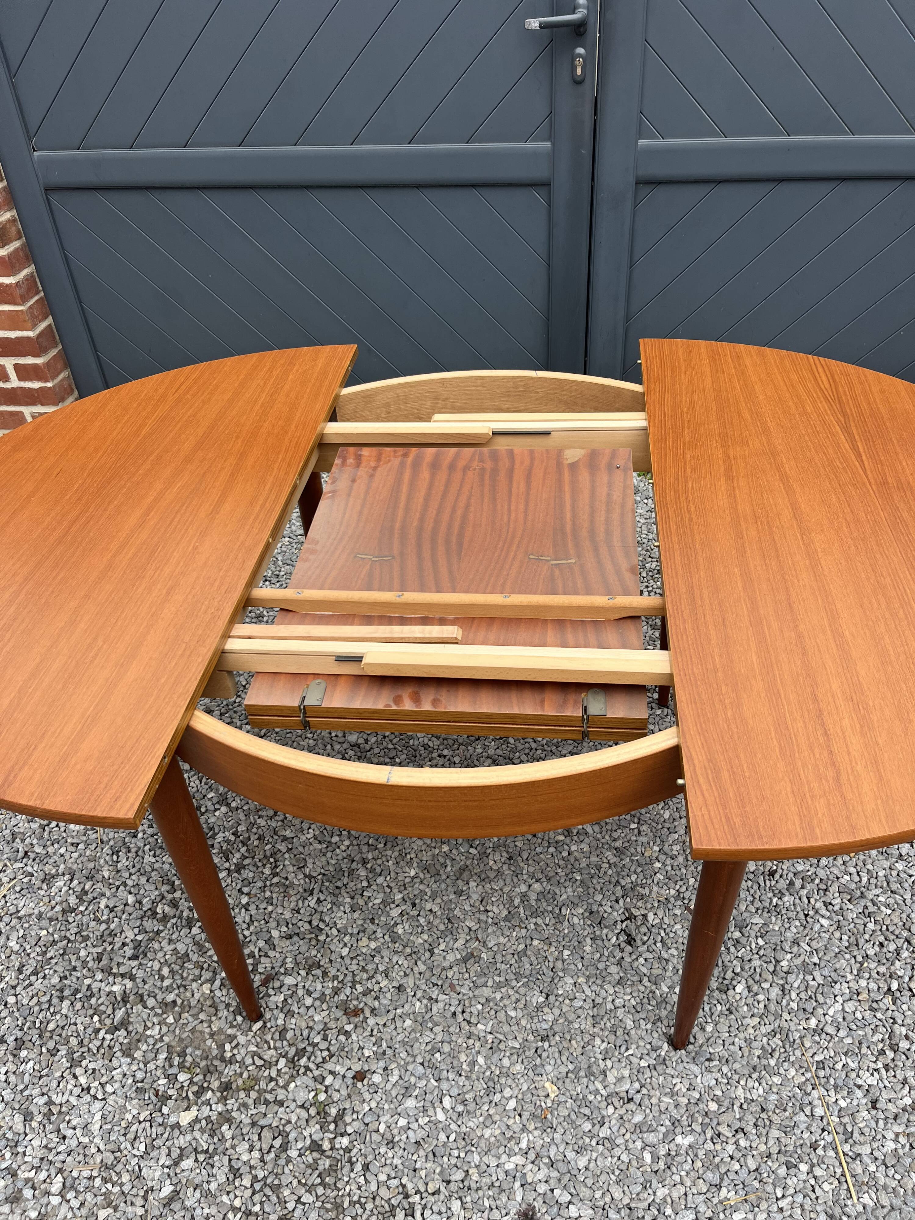 Table ronde en teck extensible design scandinave