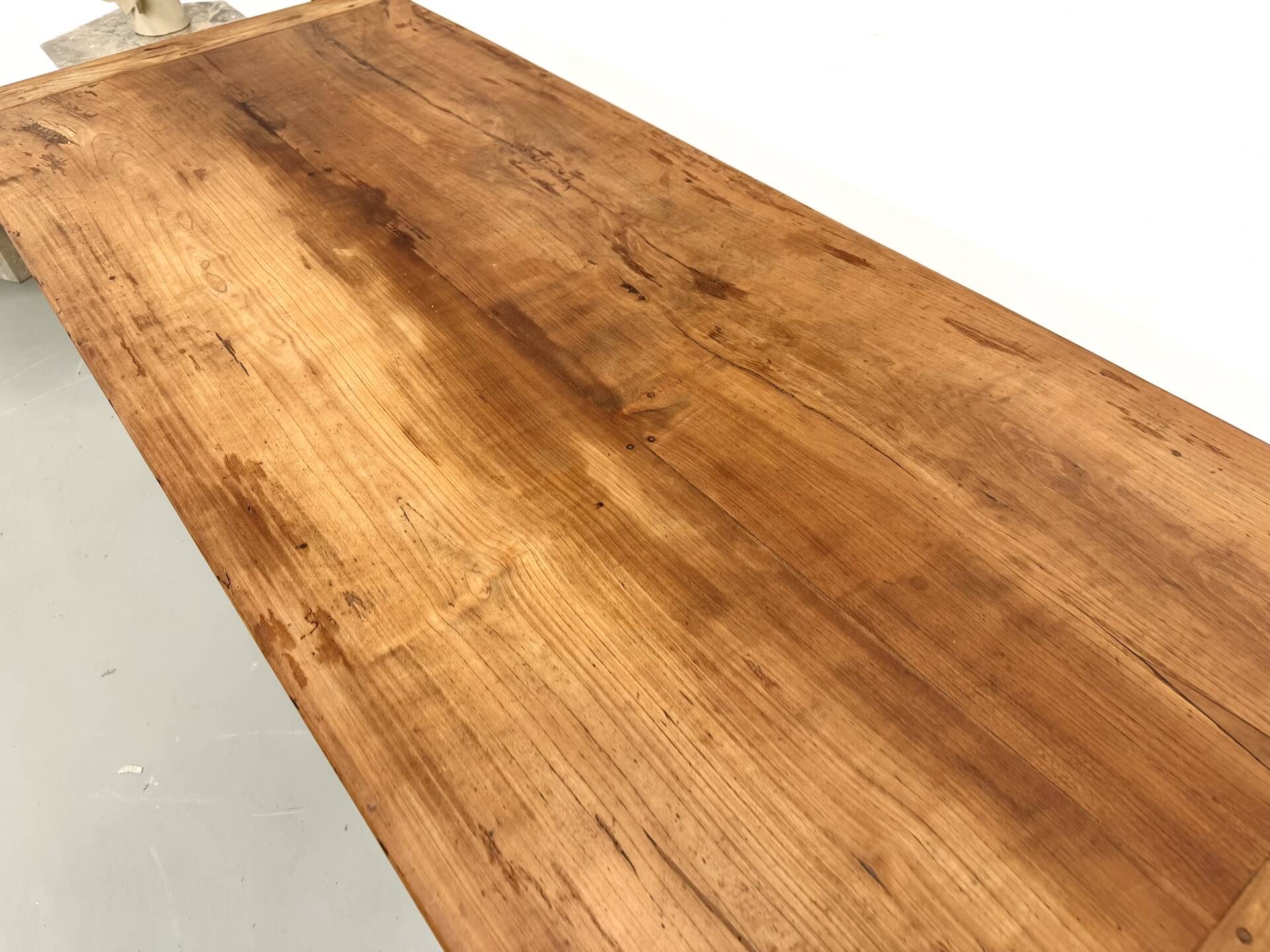 Solid walnut table - Tapered legs