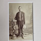 Ensemble de 6 photographies anciennes, portraits studio du XIXe siècle, hommes, femmes et enfants