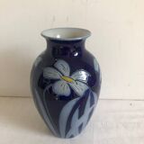 Vase bleu aux iris grès au sel Alsacien