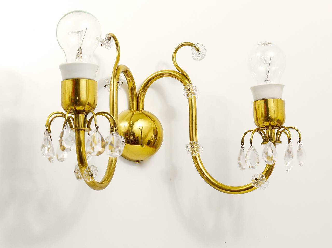 Lobmeyr Vienna Belle large wall sconce in brass and crystal, Austria, 1950s