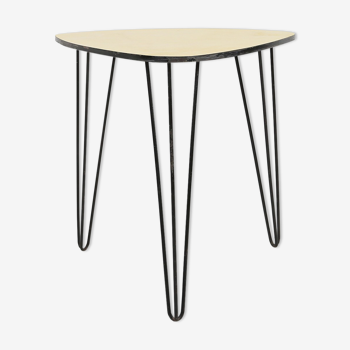 Table d’appoint jaune du milieu du siècle Ca.1950