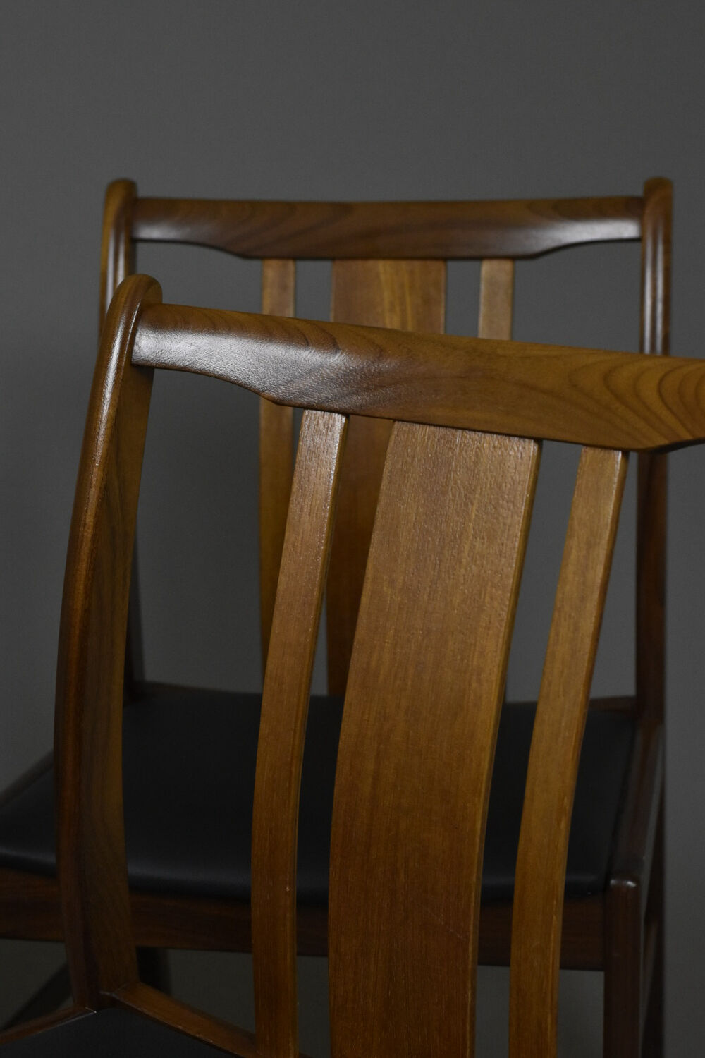 Ensemble de 4 chaises danoises en massif d'afomosia, années 60