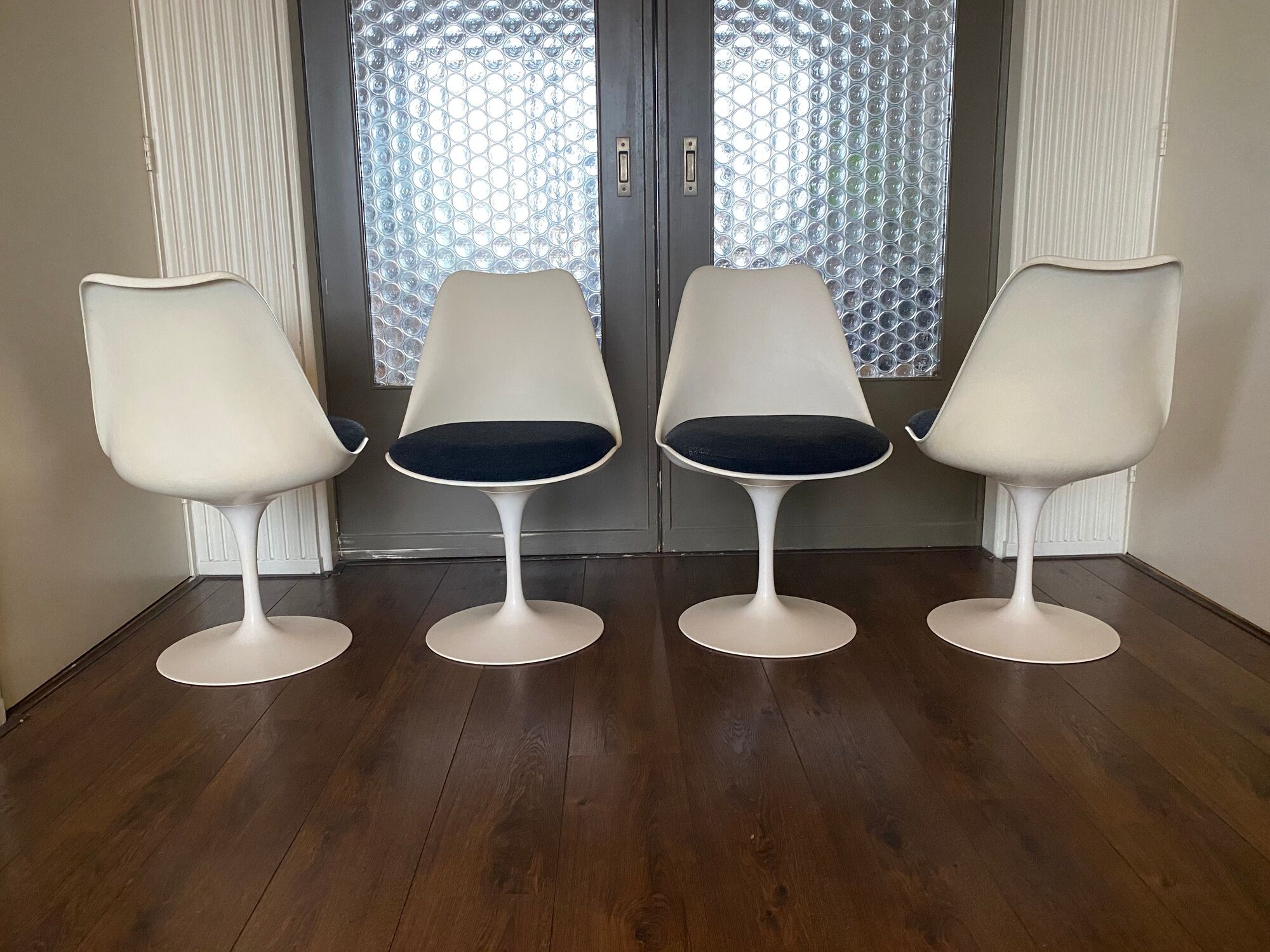 115 Tulip dining chairs by Eero Saarinen for Knoll Inc. / Knoll International