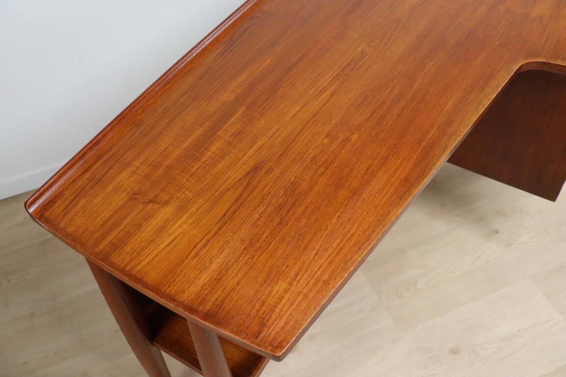 Scandinavian "boomerang" free-form desk in teak - 1960s