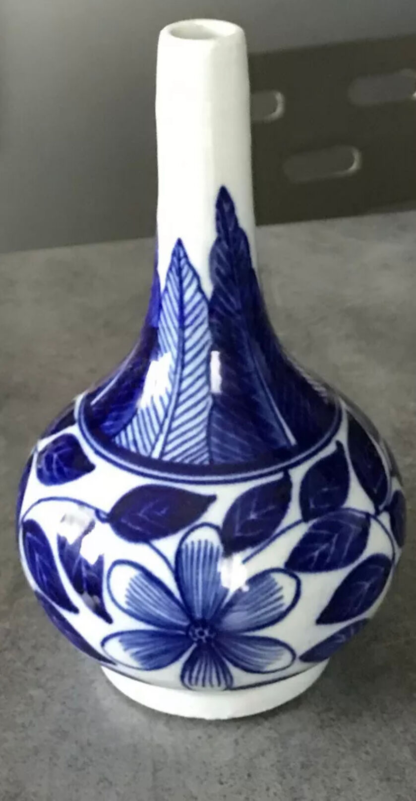 Old vase soliflore porcelain with floral decoration blue asia 18 cm