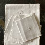 Damask tablecloth with 6 napkins dimensions: height -225cm- width -158cm-