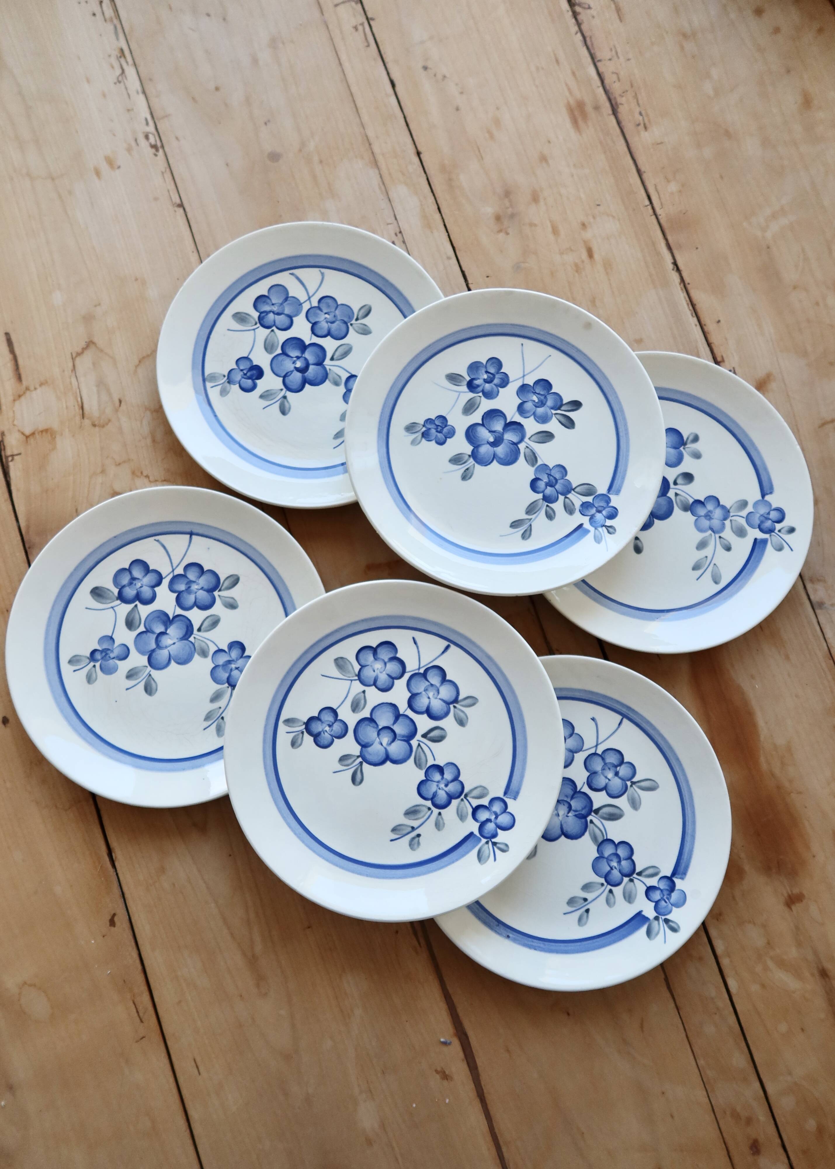 6 assiettes à dessert vintage faience de Gien modèle Nancay motif fleuri bleu peint à la main