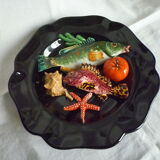 Assiette décorative barbotine thème poisson