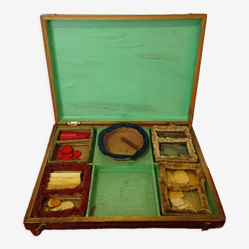 Old mahogany game box with bone tokens, XIXth century