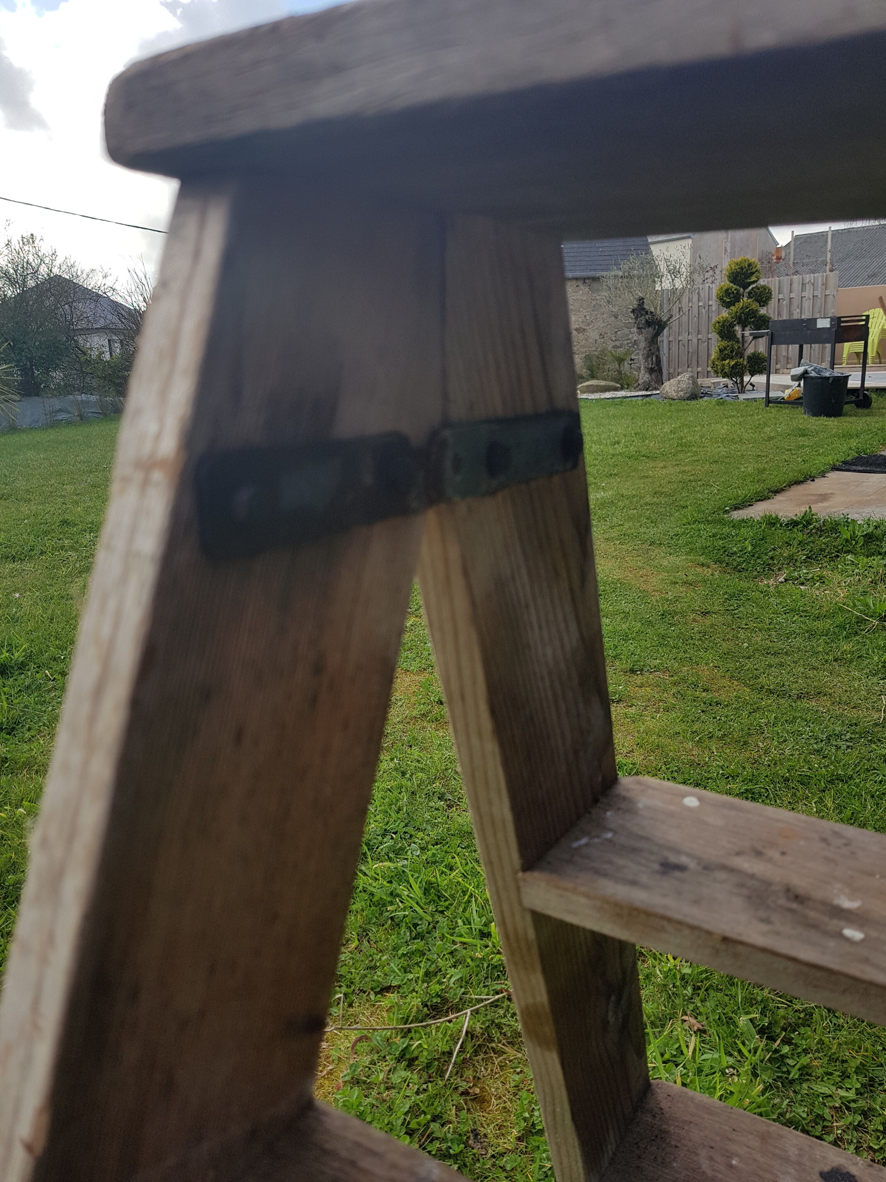 Double wooden stepladder