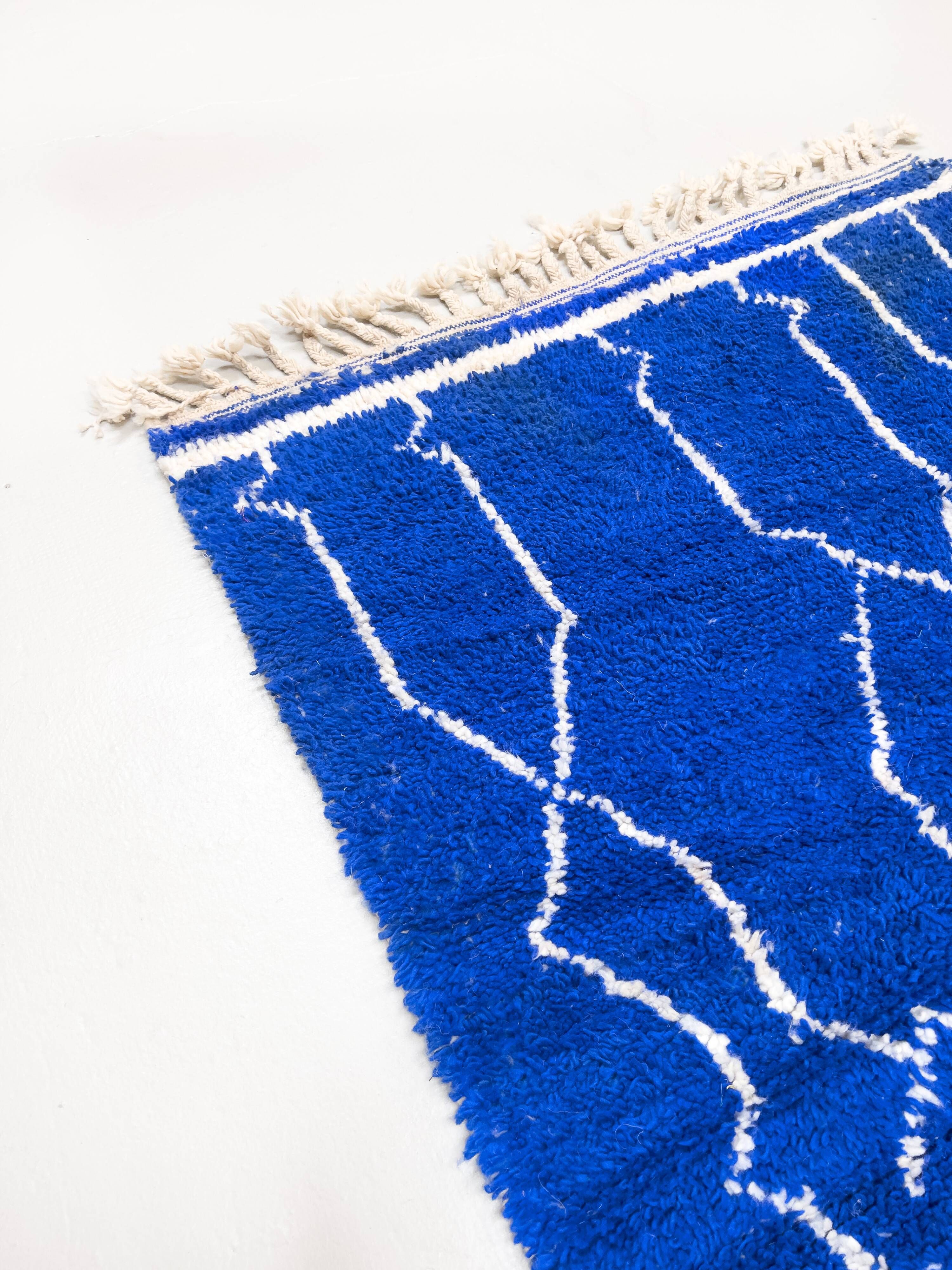Berber rug Beni Ouarain Majorelle blue with white patterns 1.45x1.08m