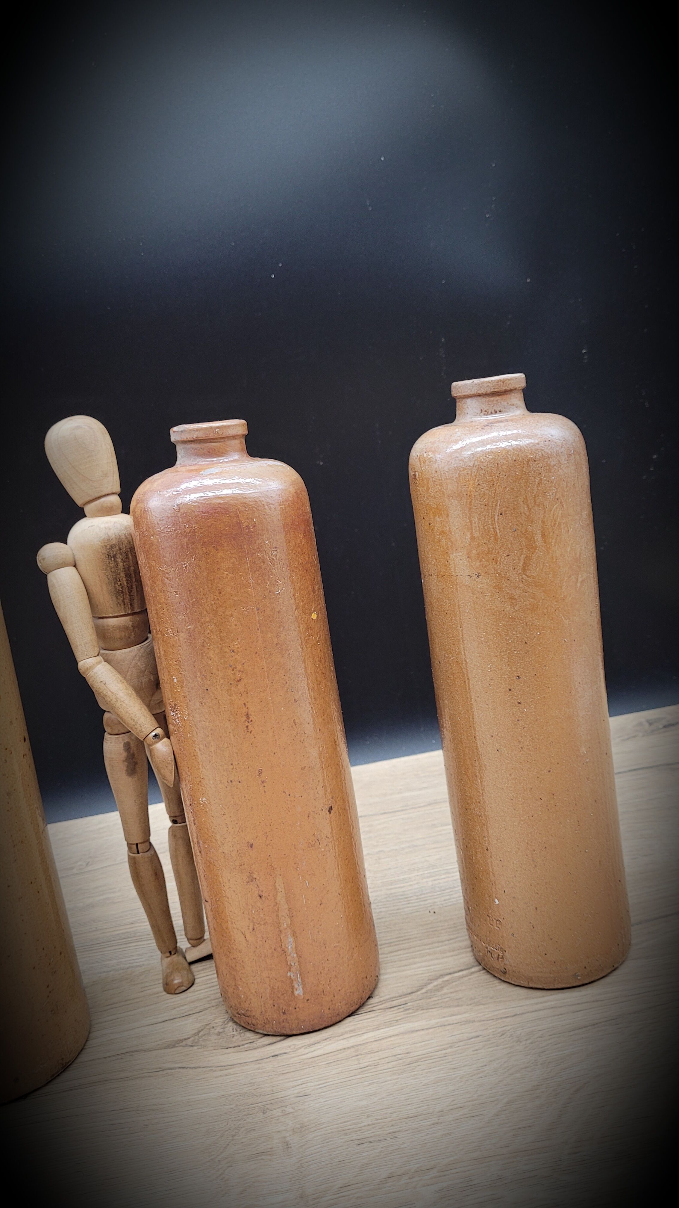 Trio de bouteilles en grès