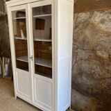 Chalk white glass bookcase