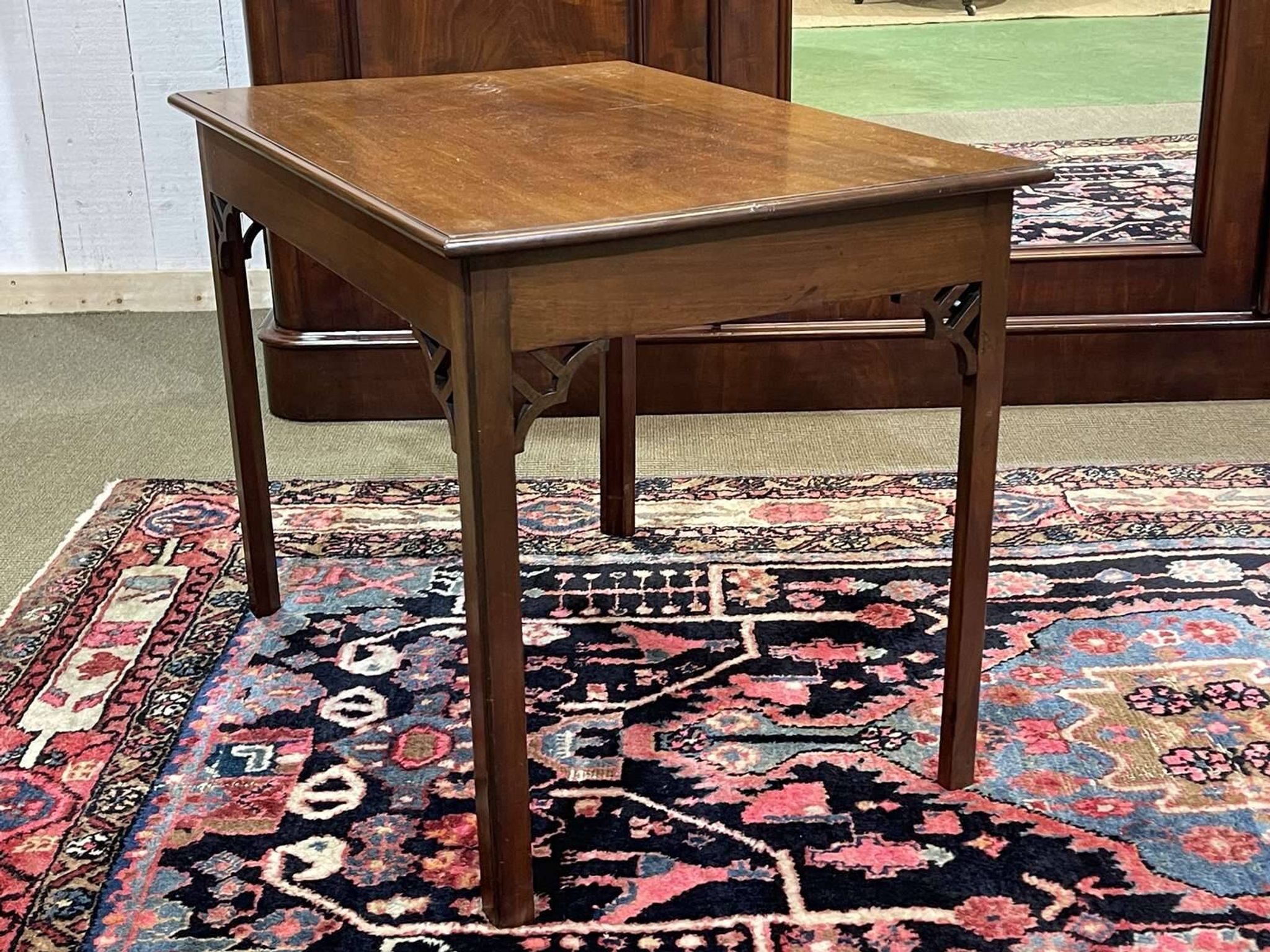 Table basse anglaise en acajou des années 1930