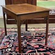 Table basse anglaise en acajou des années 1930