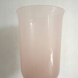 Vase en opaline rose